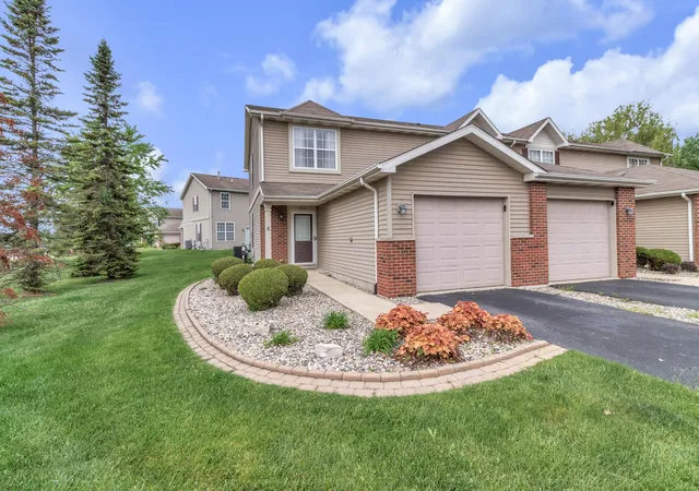 2nd image of 883 Flagstone Dr, Dyer, IN 46311 | MLS# 843527