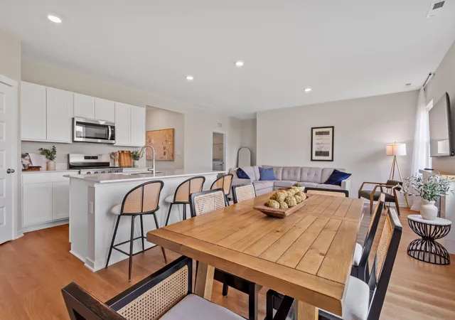 2nd image of 6 Maximillian Dr, Hobart, IN 46342 | MLS# 843525