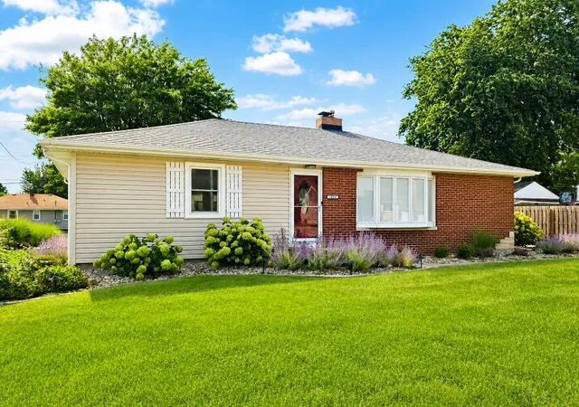 1st image of 1424 N Broad St, Griffith, IN 46319 | MLS# 843548