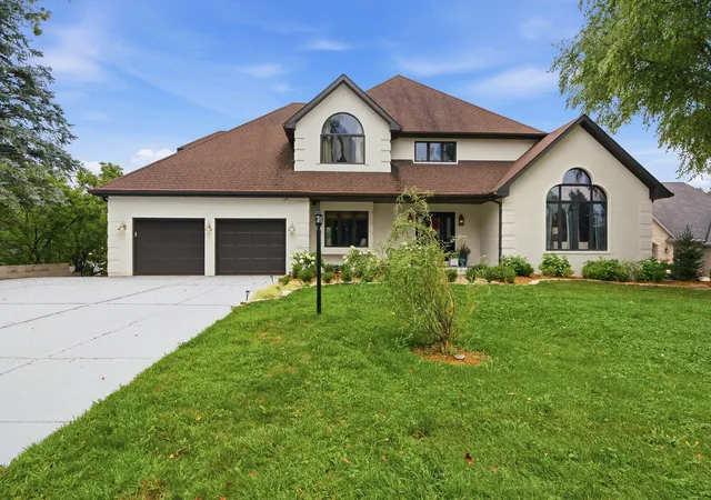 2nd image of 452 Scarborough Rd, Valparaiso, IN 46385 | MLS# 843597