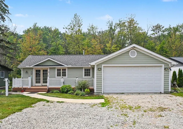 1st image of 11397 Ne Wawasee Dr, Syracuse, IN 46567 | MLS# 843554