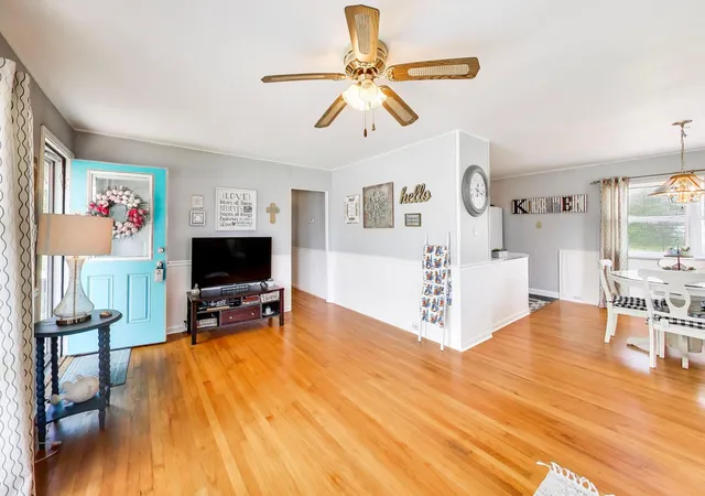 image of 505 Randle St, Valparaiso, IN 46383 | MLS# 843582