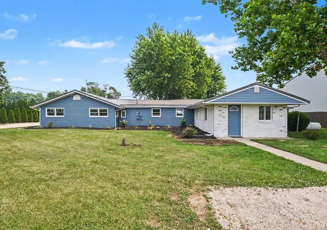1st image of 12788 N Bishop Rd, Syracuse, IN 46567 | MLS# 843557