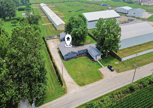 3rd image of 12788 N Bishop Rd, Syracuse, IN 46567 | MLS# 843557