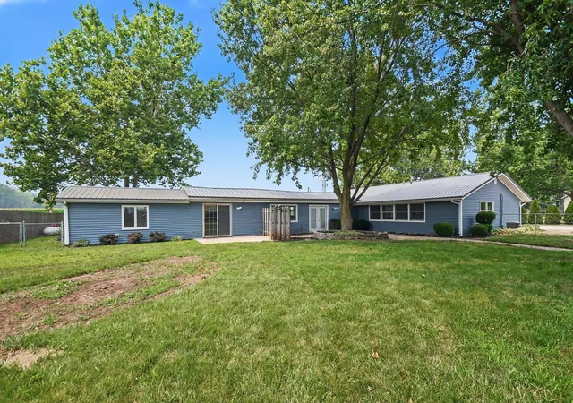 4th image of 12788 N Bishop Rd, Syracuse, IN 46567 | MLS# 843557