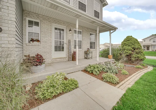 Photo 3 of Single family home for sale at 8547 E 123rd Place, Crown Point, IN 46307 | MLS# 843568 | Listing updated on 2026-09-22