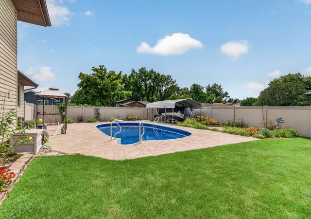 3rd image of 9838 Redbud Rd, Munster, IN 46321 | MLS# 843745
