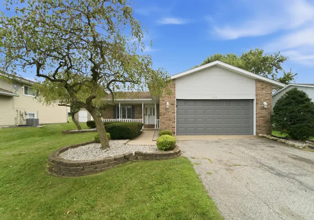 Photo 1 of Sale Pending at 3695 Kingsway Dr, Crown Point, IN 46307 | MLS# 843588 | Listing updated on 2026-09-04