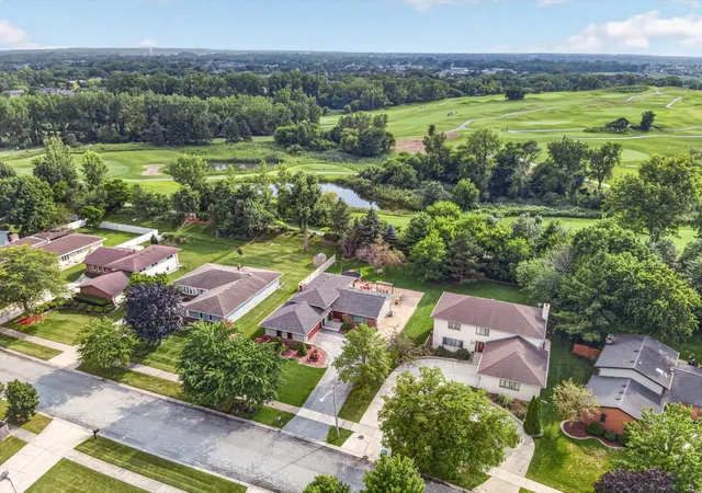 2nd image of 10000 Redbud Rd, Munster, IN 46321 | MLS# 843749