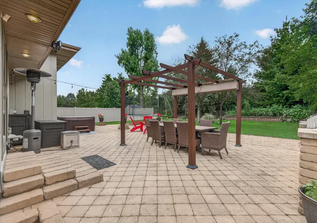 3rd image of 10000 Redbud Rd, Munster, IN 46321 | MLS# 843749