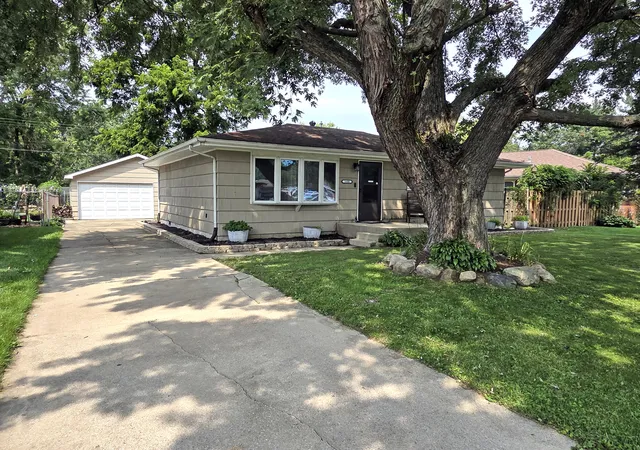 2nd image of 1606 Brookview Ct, Hobart, IN 46342 | MLS# 843614