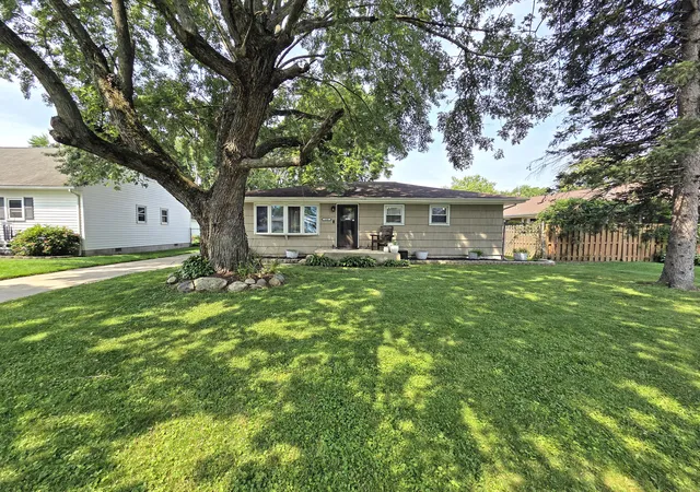 Photo 3 of Sale Pending at 1606 Brookview Ct, Hobart, IN 46342 | MLS# 843614 | Listing updated on 2026-08-14