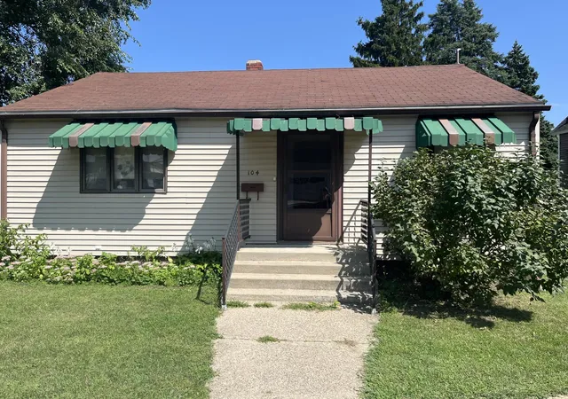 1st image of 104 S Pearl St, Knox, IN 46534 | MLS# 843648