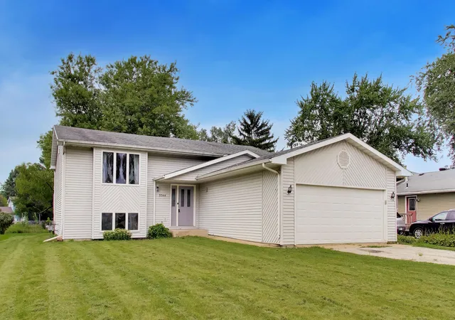 Photo 2 of Single family home for sale at 3344 Windy Hl Rd, Crown Point, IN 46307 | MLS# 843632 | Listing updated on 2026-09-30