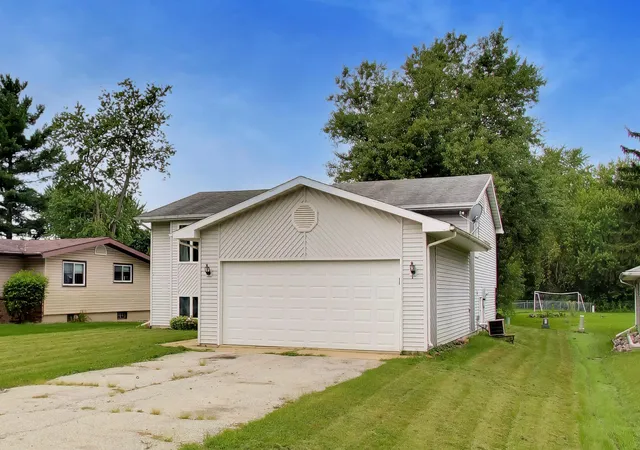 Photo 3 of Single family home for sale at 3344 Windy Hl Rd, Crown Point, IN 46307 | MLS# 843632 | Listing updated on 2026-09-30