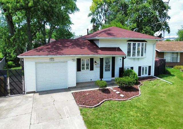 2nd image of 1412 N Dwiggins Ave, Griffith, IN 46319 | MLS# 843633