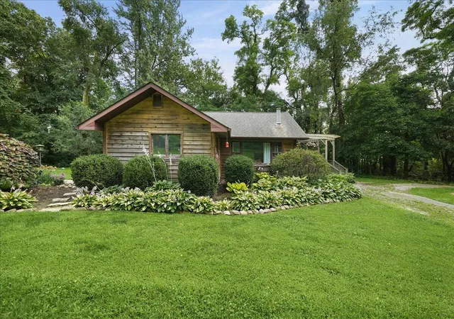 2nd image of 23 E 600 N, Valparaiso, IN 46383 | MLS# 843634