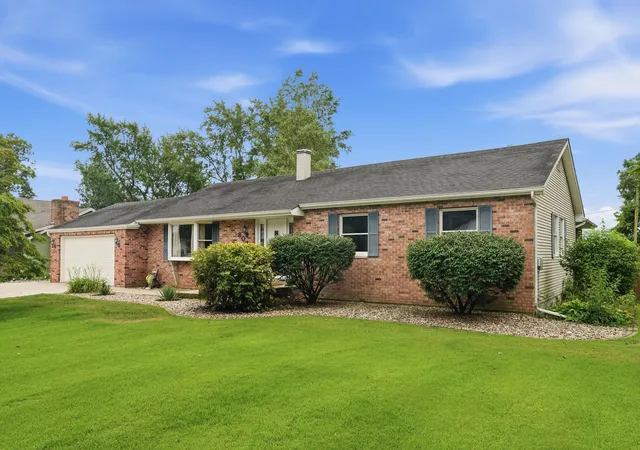 1st image of 807 21st St Sw, De Motte, IN 46310 | MLS# 843692