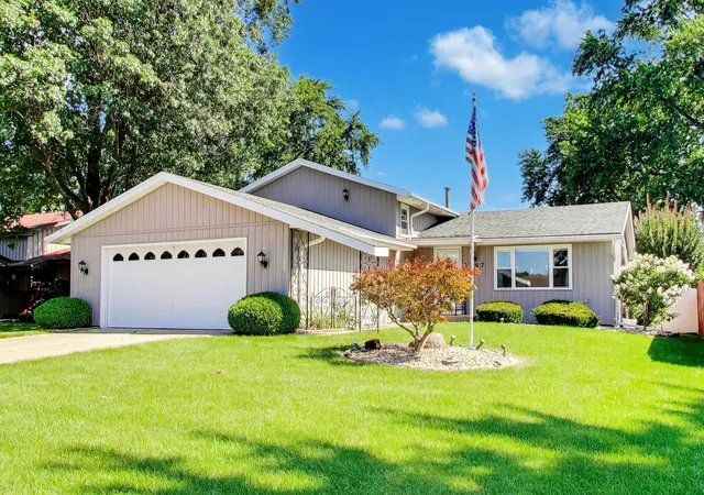 1st image of 8787 Mathews Ln, Crown Point, IN 46307 | MLS# 843667