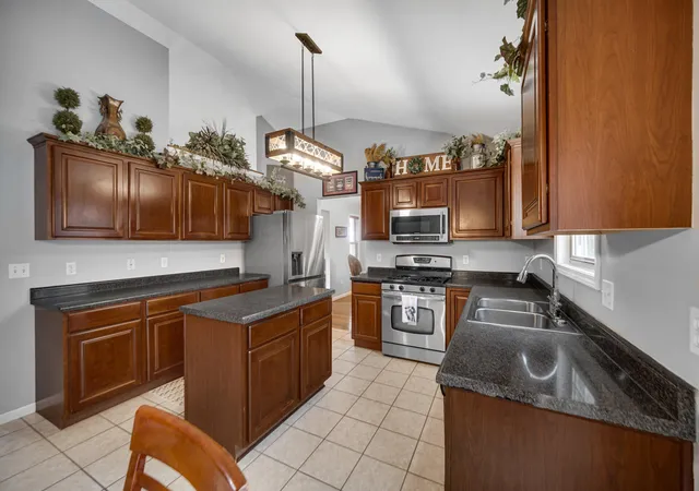 Photo 3 of Single family home for sale at 10621 Erie Dr, Crown Point, IN 46307 | MLS# 843685 | Listing updated on 2026-09-03