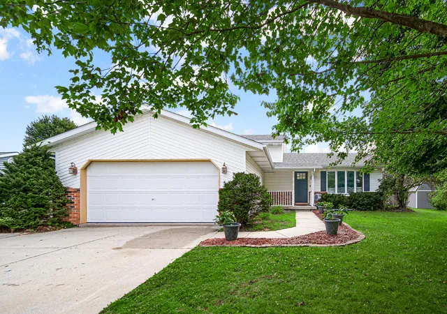 1st image of 585 Lake Park Dr, Valparaiso, IN 46385 | MLS# 843775