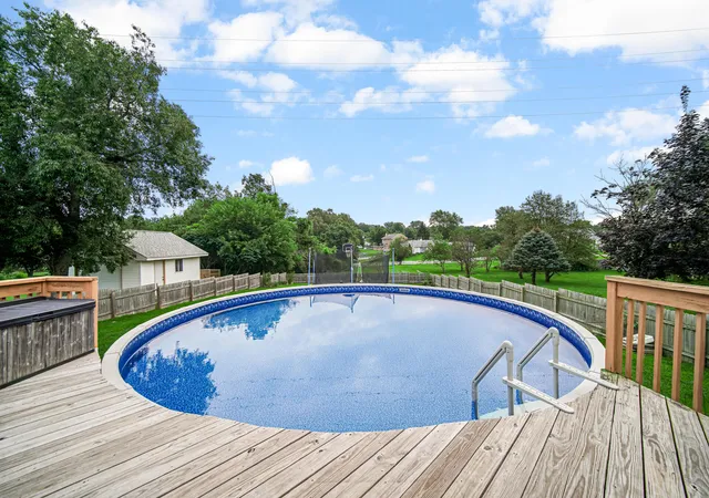 2nd image of 585 Lake Park Dr, Valparaiso, IN 46385 | MLS# 843775