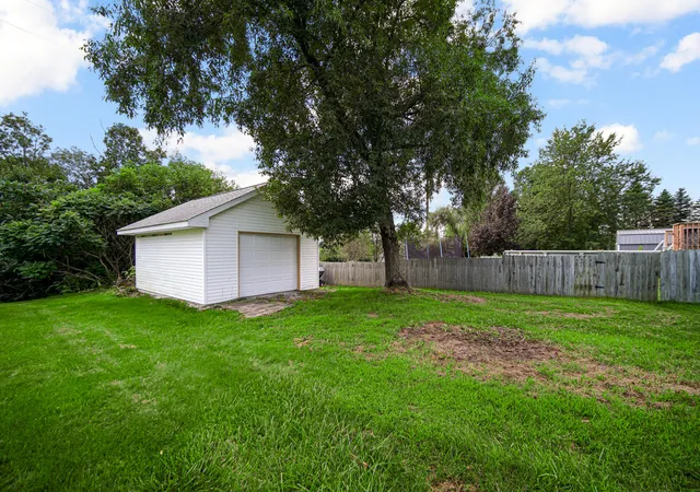 Photo 3 of Sale Pending at 585 Lake Park Dr, Valparaiso, IN 46385 | MLS# 843775 | Listing updated on 2026-08-24