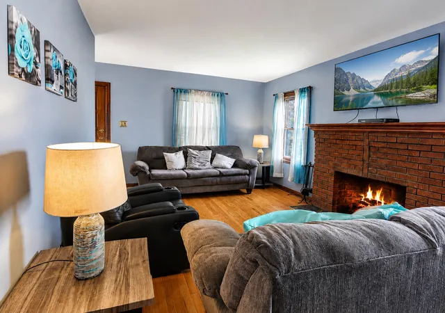 Photo 3 of Sale Pending at 914 E 176th Street, Hammond, IN 46324 | MLS# 843702 | Listing updated on 2026-08-22