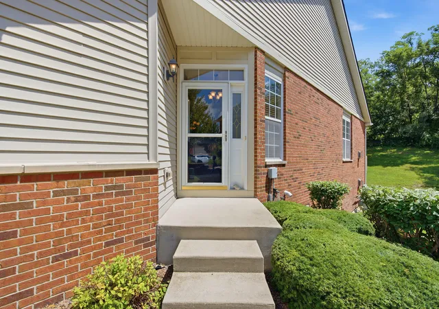 3rd image of 8789 Forest Glen Ct, Saint John, IN 46373 | MLS# 843696