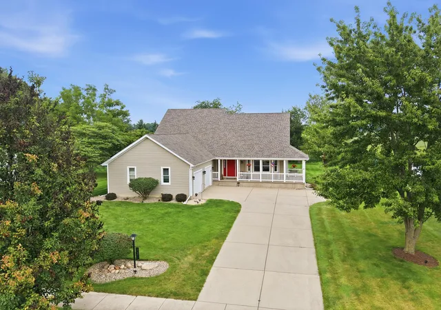 1st image of 731 Oakbrook Dr, Hebron, IN 46341 | MLS# 843772