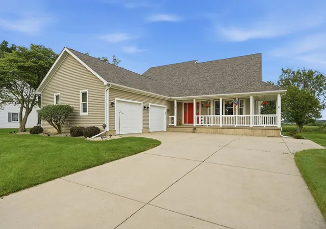 2nd image of 731 Oakbrook Dr, Hebron, IN 46341 | MLS# 843772