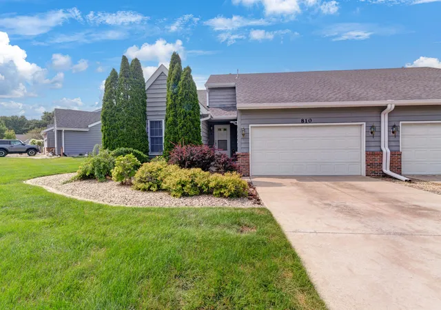 1st image of 810 Pheasant Dr, Crown Point, IN 46307 | MLS# 843993