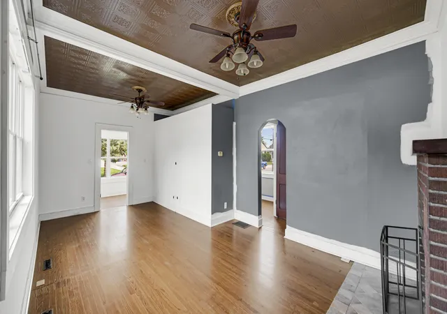 Photo 3 of Single family home for sale at 709 E Clark St, Crown Point, IN 46307 | MLS# 843948 | Listing updated on 2026-09-02
