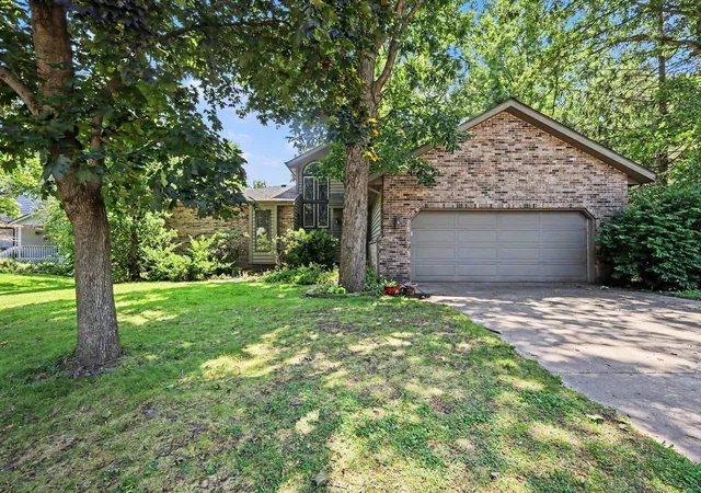 2nd image of 804 Brandonbury Dr, Valparaiso, IN 46383 | MLS# 843728