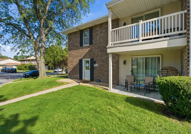 2nd image of 1902 Burgundy St, Schererville, IN 46375 | MLS# 843730
