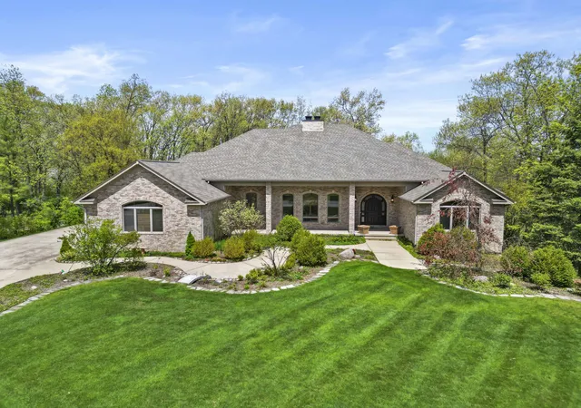 2nd image of 505 Brittany Ln, Dyer, IN 46311 | MLS# 843736
