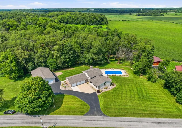 Photo 3 of Sale Pending at 463 E 525 North, Valparaiso, IN 46383 | MLS# 843734 | Listing updated on 2026-09-02