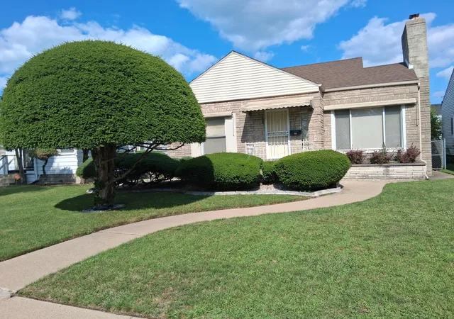 Photo 1 of Single family home for sale at 327 Taft Pl, Gary, IN 46404 | MLS# 843752 | Listing updated on 2026-08-11