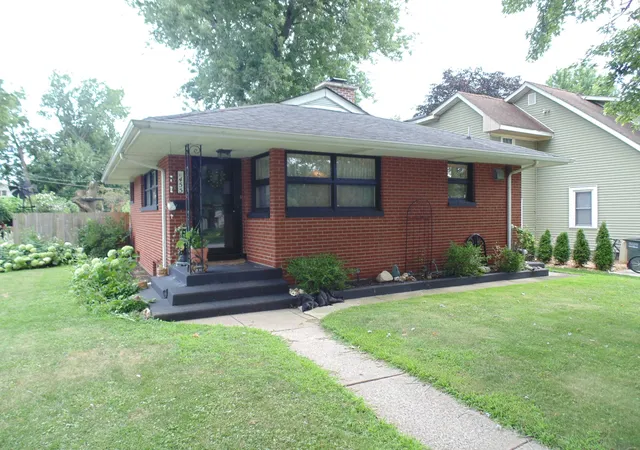 1st image of 455 Ridgeland Ave, Valparaiso, IN 46385 | MLS# 843780