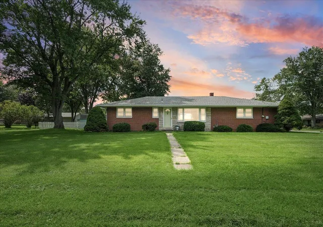 2nd image of 3605 Sunset Dr, Valparaiso, IN 46383 | MLS# 844033