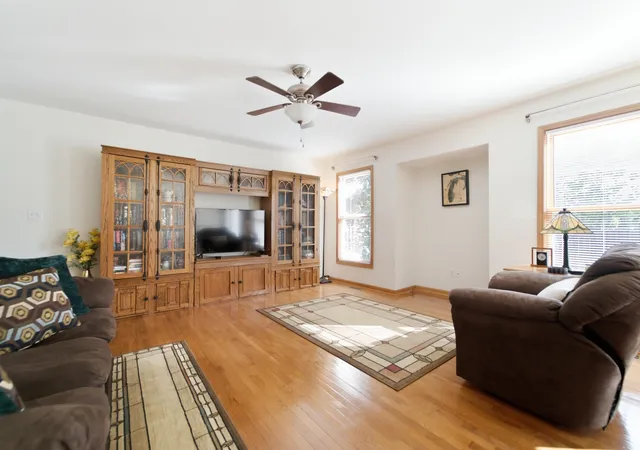 4th image of 803 Olde Towne Sq, Chesterton, IN 46304 | MLS# 844002