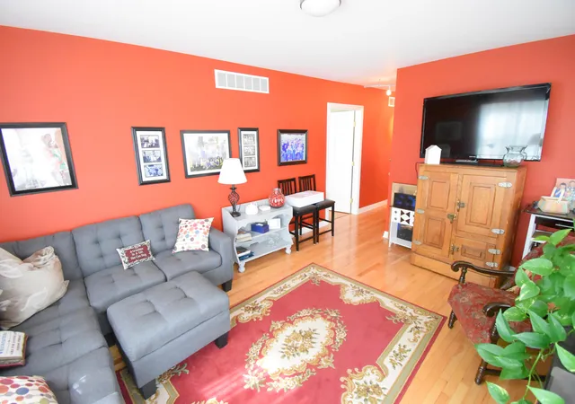 Photo 3 of Single family home for sale at 413 N Weston St, Rensselaer, IN 47978 | MLS# 844020 | Listing updated on 2026-08-21
