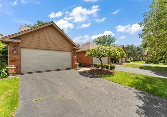 2nd image of 930 Cornwallis Ln, Munster, IN 46321 | MLS# 843798