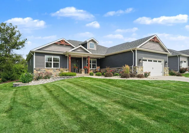 3rd image of 1002 Oak Grove Ct, Crown Point, IN 46307 | MLS# 843816