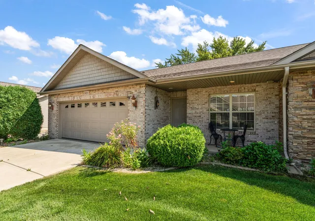 1st image of 901 Veterans Ln, Crown Point, IN 46307 | MLS# 843836
