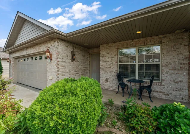 2nd image of 901 Veterans Ln, Crown Point, IN 46307 | MLS# 843836