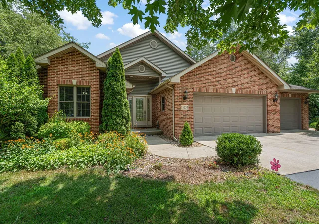 2nd image of 11057 Pleasant Grove Dr, Wheatfield, IN 46392 | MLS# 843847