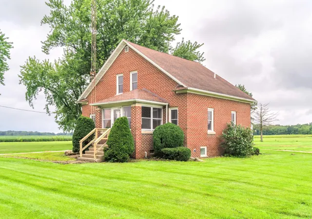2nd image of 502 S 250 W, Valparaiso, IN 46385 | MLS# 843889