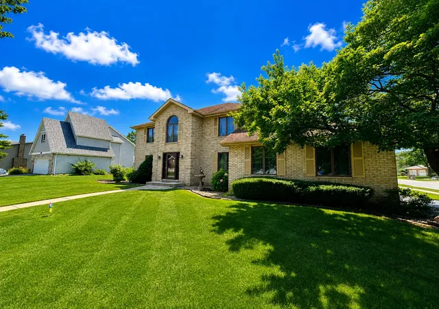 2nd image of 1429 Lakeview Dr, Schererville, IN 46375 | MLS# 843886