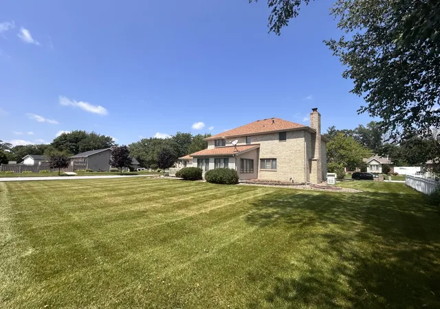5th image of 1429 Lakeview Dr, Schererville, IN 46375 | MLS# 843886